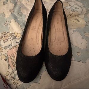 Ecco Women's Textured Black Flats